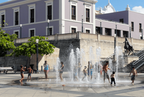  el parque de del quinto centanario with kids old san juan